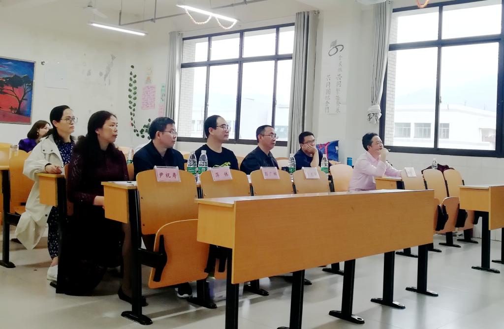 图为 教学竞赛评委
